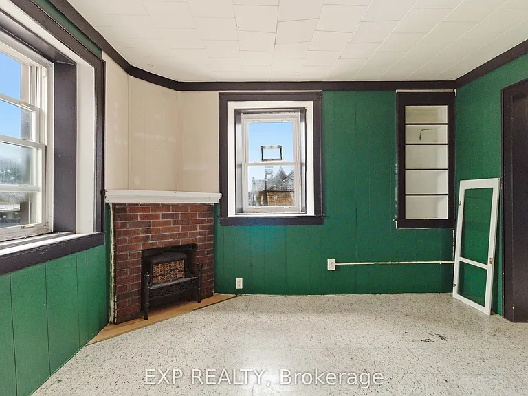 20 Colborne St S #1 — Photo 7