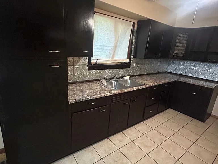 2277 Jennings St — Photo 3
