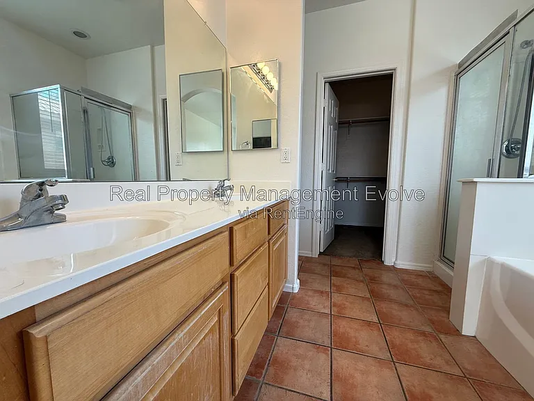 4417 W Saint Kateri Dr — Photo 15