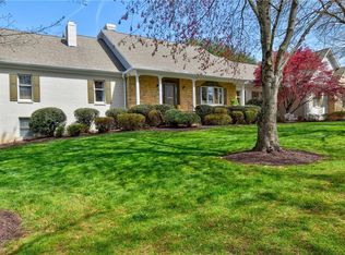 3140 Milhaven Lake Dr, Winston Salem, NC 27106