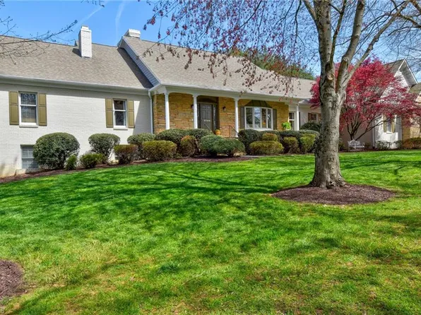 3140 Milhaven Lake Dr, Winston Salem, NC 27106