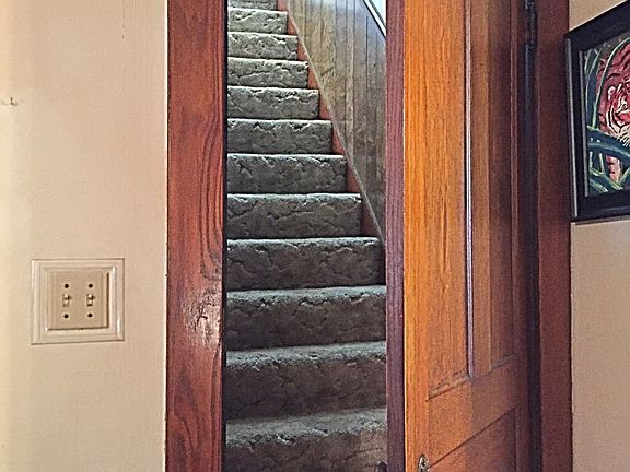 4th image of 1055 E Market St