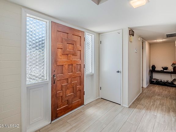 2nd image of 468 W Esperanza Blvd