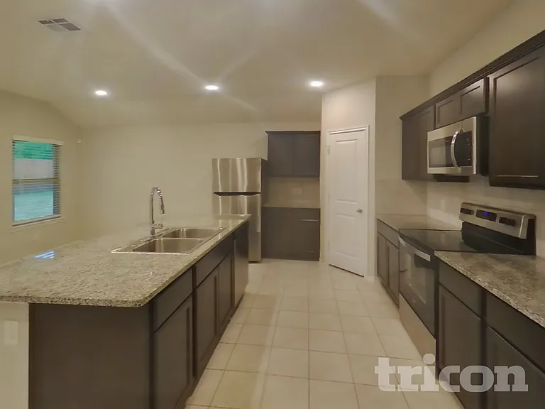 112 Woodland St — Photo 5