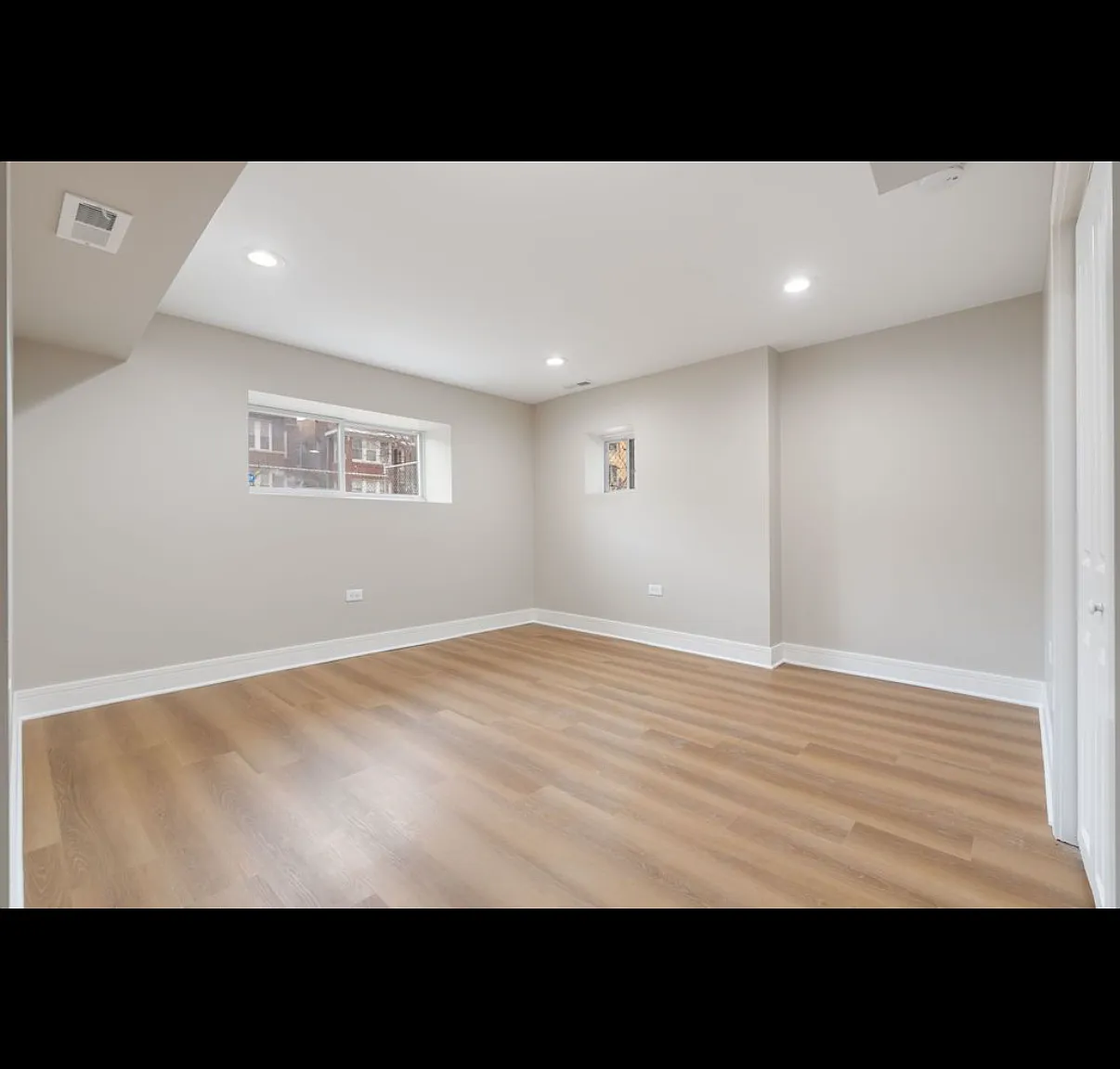 3 bed, 2000 sqft, $1,900 — Photo 2