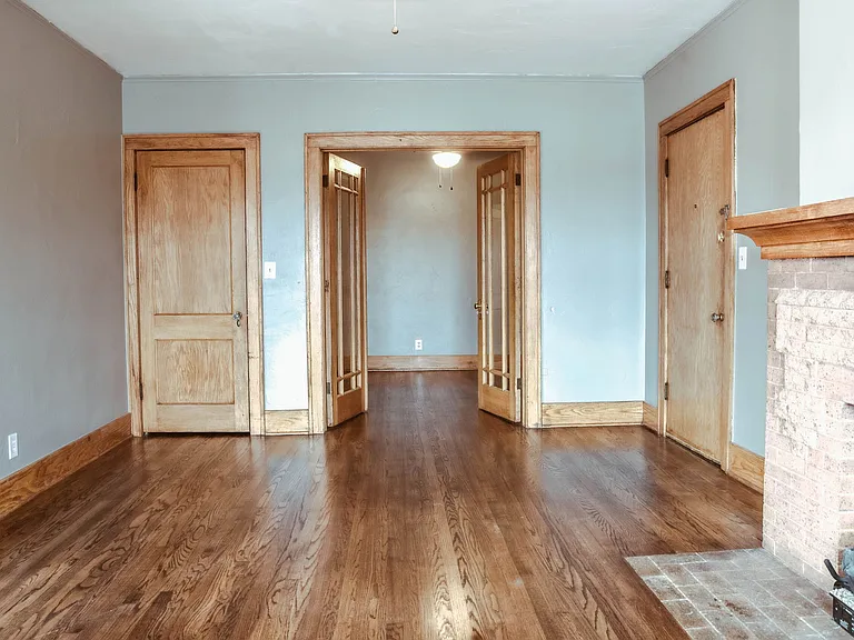 1318 N Robinson Ave — Photo 3