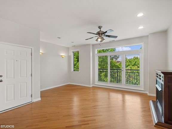 3rd image of 2657 W Walton St #3E