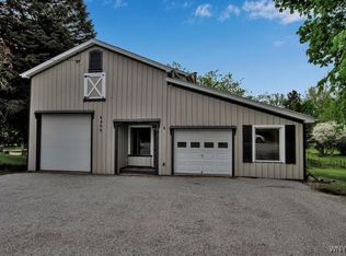 9466 Ridge Rd, Middleport, NY 14105