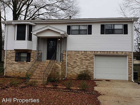 4th image of 4040 Sewall Dr SW