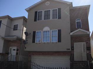 258 S 7th St, Newark, NJ 07103