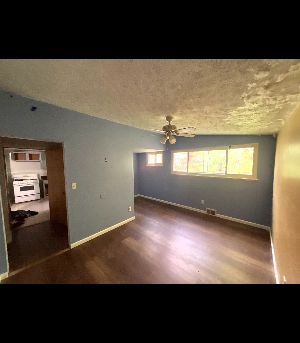 3 bed, 1.5 bath, 1064 sqft, $1,350 — Photo 1