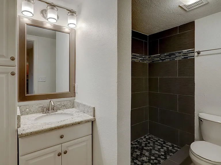1112 W Lawrence St #9 — Photo 9