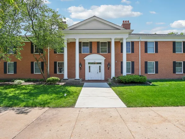 540 Devonshire Ln APT 16, Crystal Lake, IL 60014