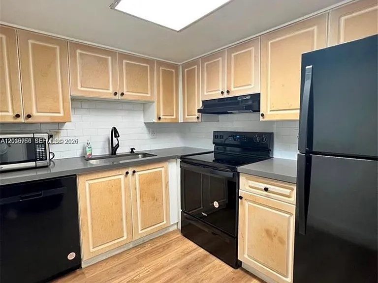 8301 SW 142nd Ave #C108 — Photo 2
