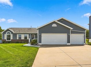 6805 Stone Terrace Dr SW, Cedar Rapids, IA 52404