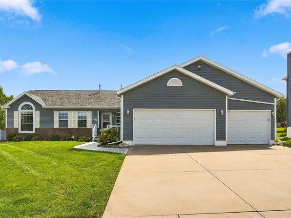 6805 Stone Terrace Dr SW, Cedar Rapids, IA 52404