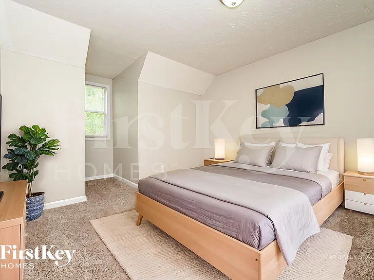 724 Westbury Dr — Photo 12