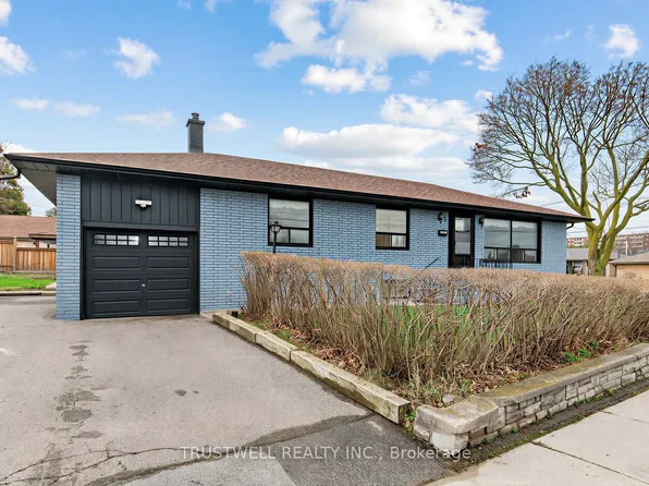 2 Del Ria Dr, Toronto, ON M6L 1M1