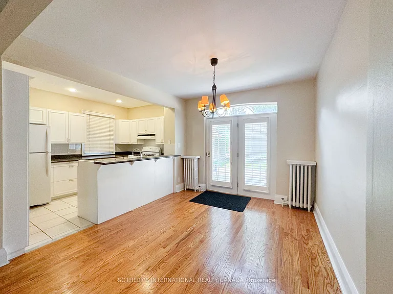 48 Lawrence Ave W — Photo 8