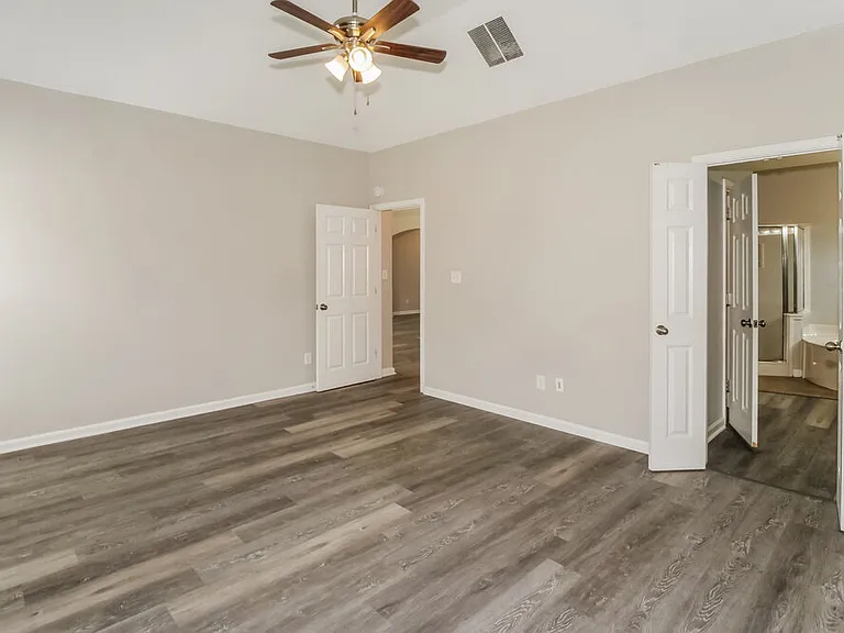 1043 Averett Cv — Photo 12