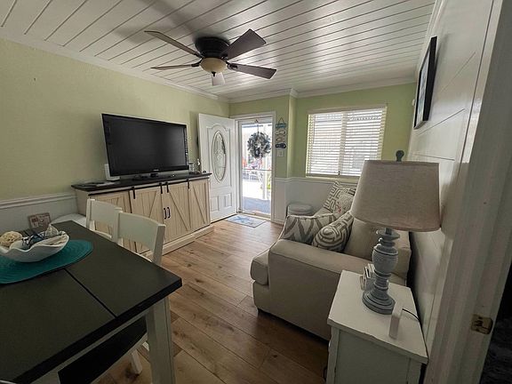 5th image of 310 E Hand Ave #4