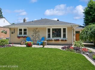 652 N Main St, Naperville, IL 60563