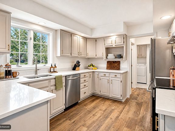 5th image of 7038 Perrietta Ln