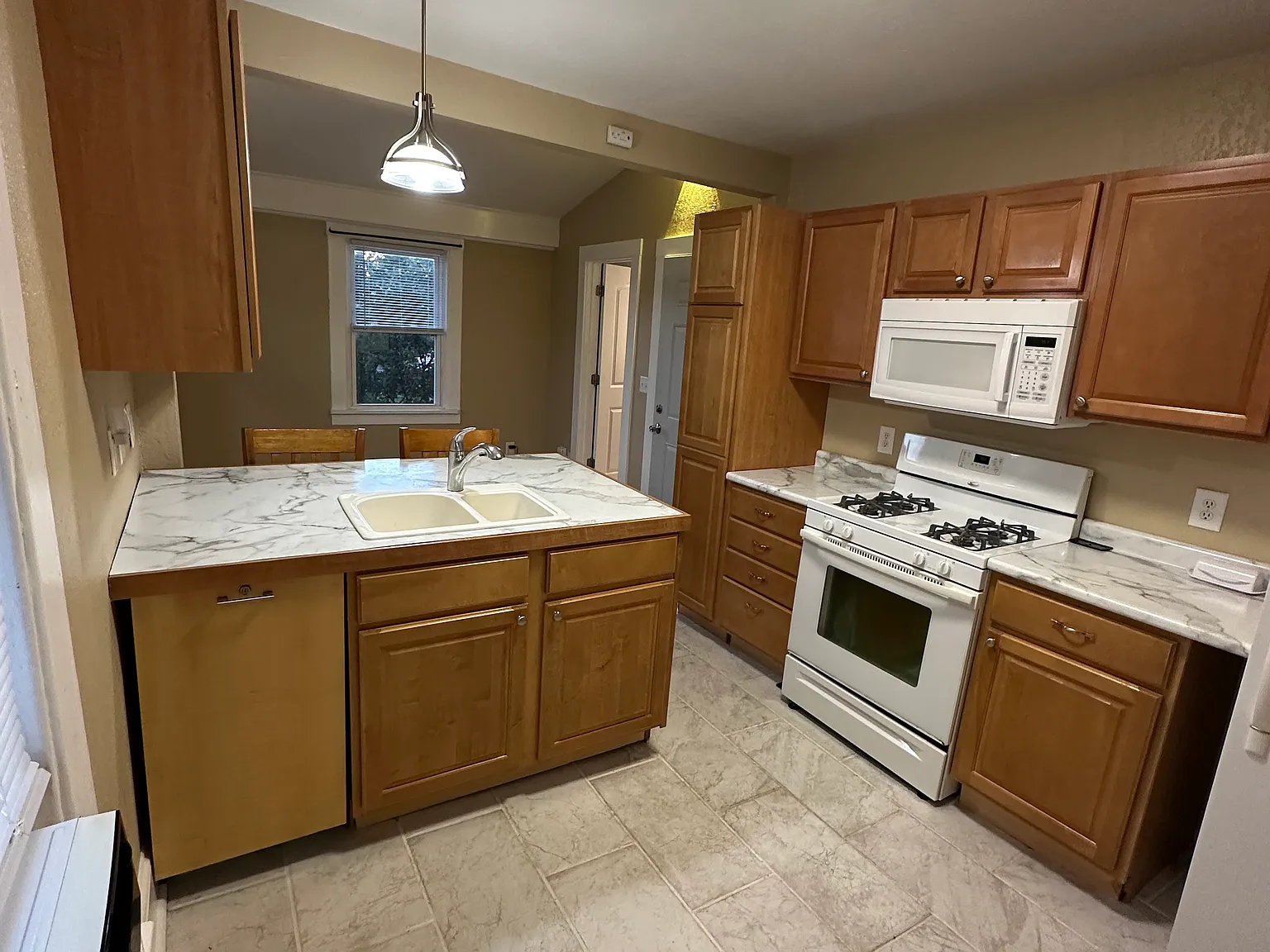 1 bed, 350 sqft, $980 — Photo 3
