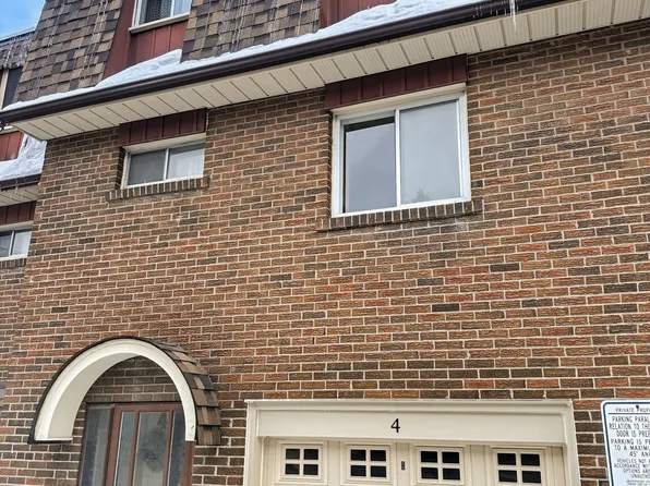 431 Military Trl #4, Toronto, ON M1E 4E8