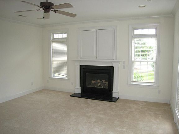 3rd image of 303 Ivy Cir
