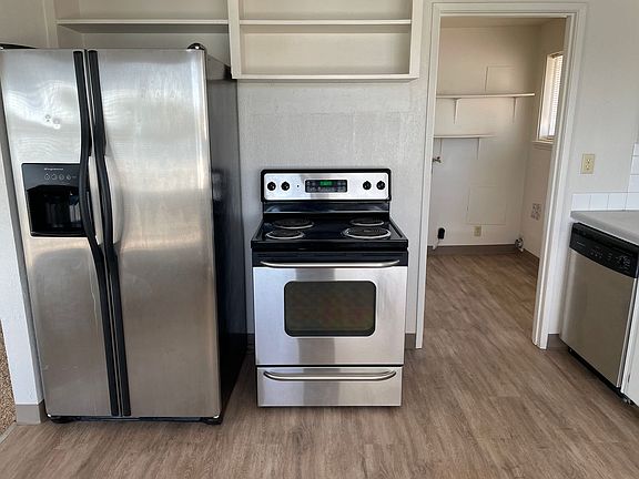 2nd image of 1021 W Lakeside Dr