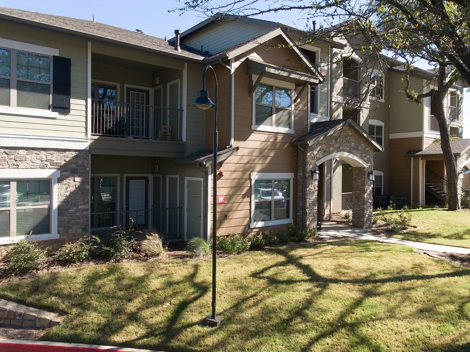 Ten 06 at Joshua Station Apartments — Photo 2