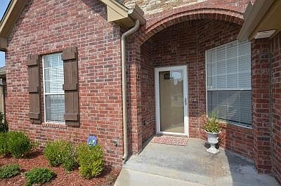 1st image of 14805 Broadway Ct