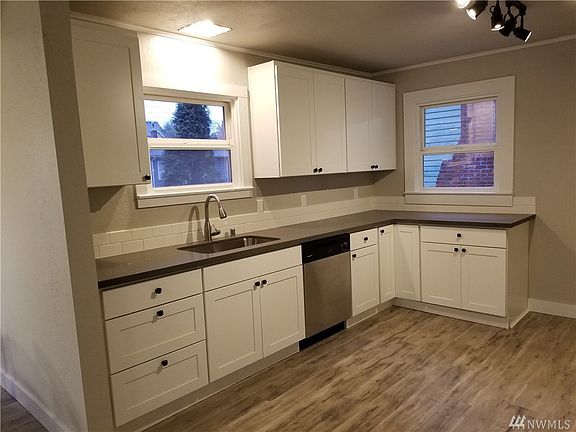 5th image of 819 S Puget Sound Ave