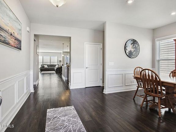 3rd image of 304 Malind Bluff Dr
