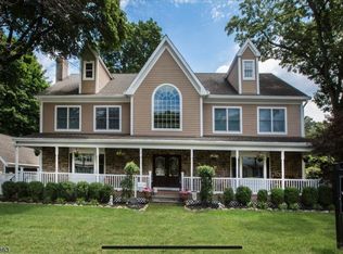 27 Faner Rd, Midland Park, NJ 07432