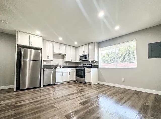 Vista Pacific Apartments — Photo 41