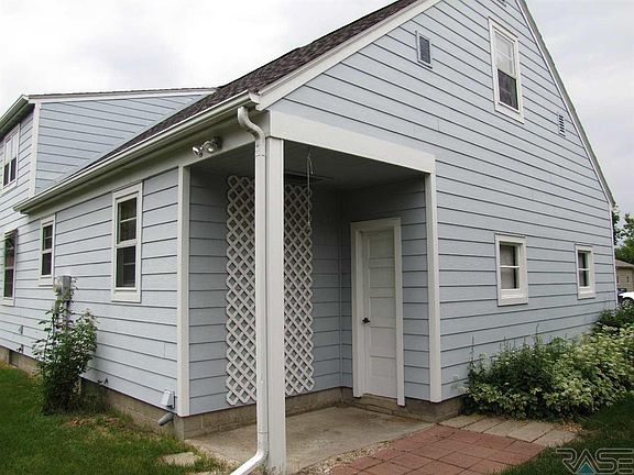 2nd image of 419 W Brown St