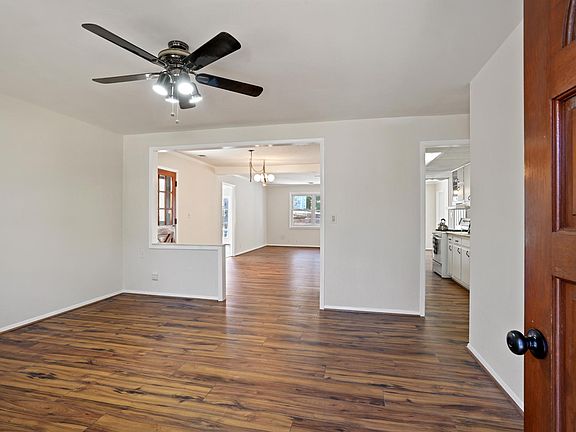 2nd image of 730 San Fernando Dr SE
