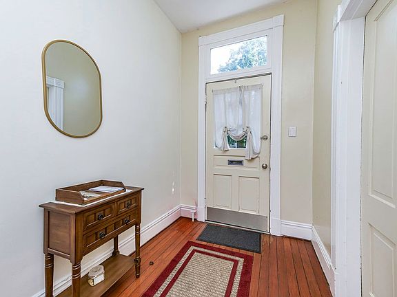 2nd image of 3203 Parkwood Ave APT B
