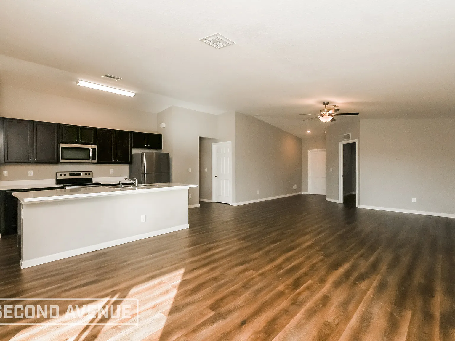 4 bed, 2.0 bath, 1833 sqft, $2,360 — Photo 4