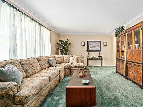 2nd image of 31 Hilltop Dr