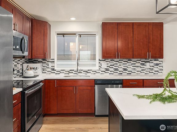 3rd image of 3918 148th Street SW