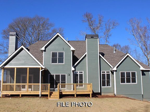 2nd image of 156 Chestnut Oak Ln