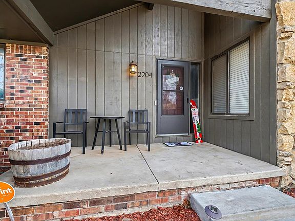 2nd image of 2204 N Winstead Cir