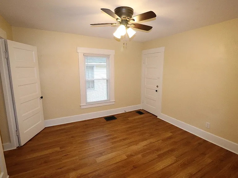 Well-maintained Double with Small Yard — Photo 24