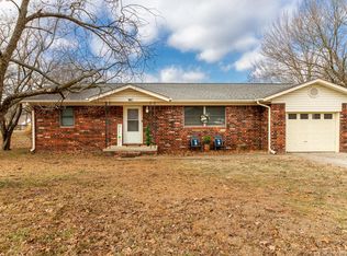 1303 N Delaware St, Chouteau, OK 74337