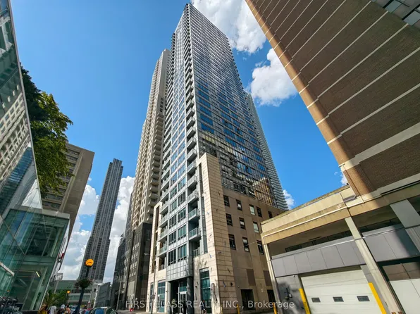 21 Balmuto St #2501, Toronto, ON M4Y 1W4