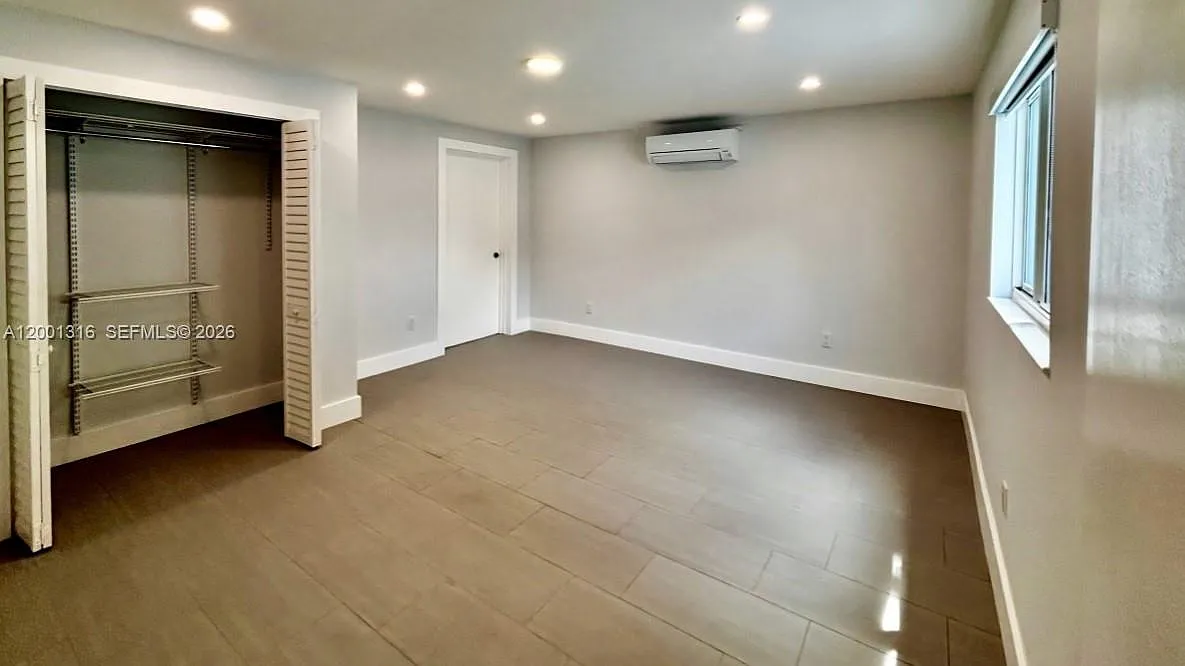Building Photo - 130 W 57th St #SIDE