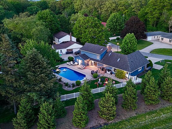 2nd image of 3140 Bluffwood Pl